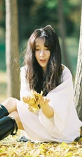安泳畅唯美深秋与路边树木，落叶街拍写真美照