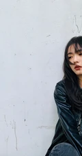 蔡文静黑色皮衣牛仔裤酷美穿搭废旧风格写真图片