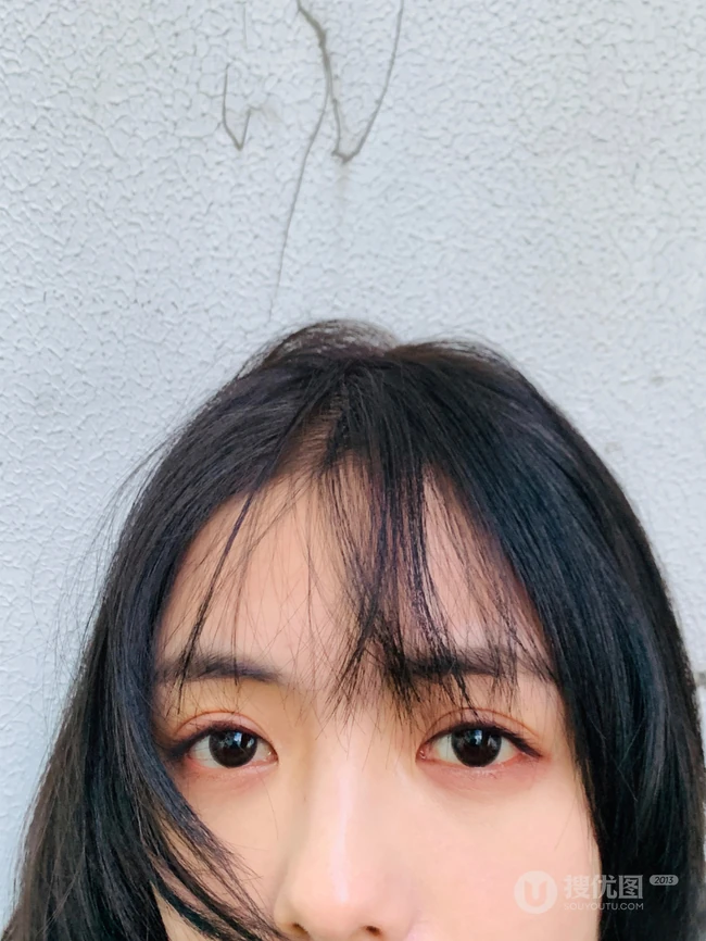 蔡文静黑色皮衣牛仔裤酷美穿搭废旧风格写真图片