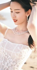 陈都灵气质动人肩带礼裙衣公主裙穿着长发飘逸仙气写真美照