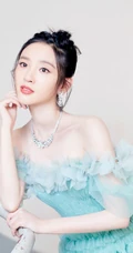 唐艺昕薄荷绿仙气裙穿着美丽大方，笑容可爱写真图片