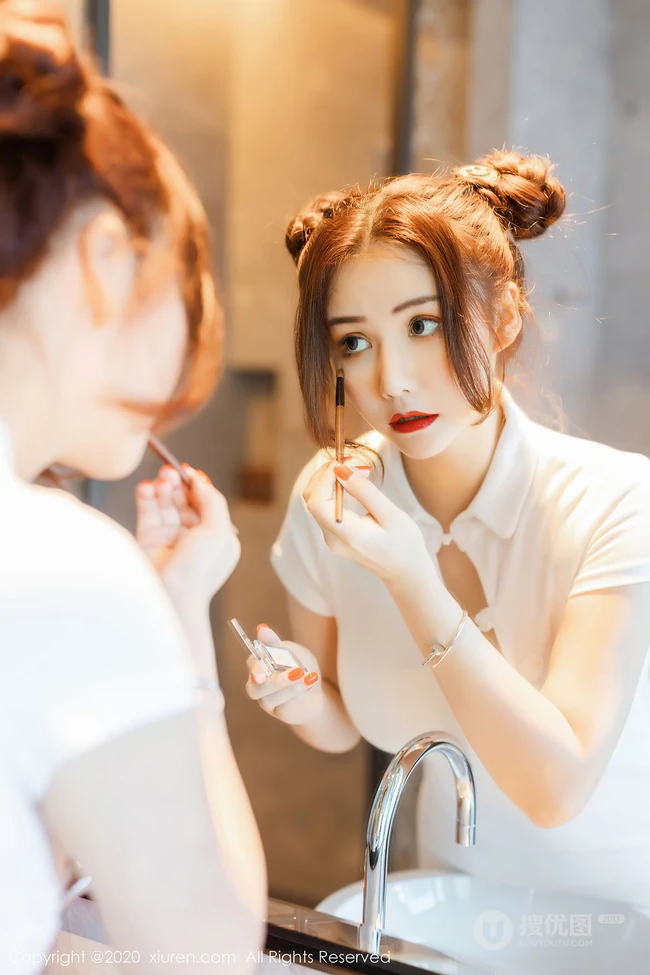 双丸子头，浴室 浴缸，气质匀称修身女生Evon陈赞之紧身包臀裙写真套图
