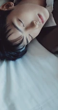 帅哥演员侯明昊慵懒居家写真照片