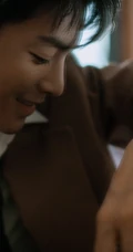 帅哥演员侯明昊慵懒居家写真照片