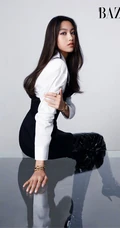 15岁女孩任晴佳最新写真照，长发披肩，身高腿长，靓丽且时尚