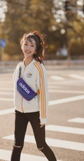 暖阳下的宣璐笑容动人初冬街拍写真美照