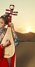 孟佳手拿琵琶飞天女造型敦煌沙漠落日前唯美写真