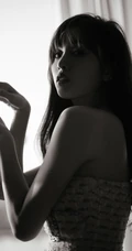吴宣仪气质可爱礼裙连衣短裙着身，尽显美肩，锁骨，美背温柔气质写真