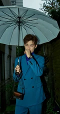 上海帅哥董力手拿雨伞挂小包妖魅十足户外写真酷帅照片