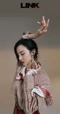 陈小纭轻松驾驭百变风格，时尚靓丽写真杂志图片