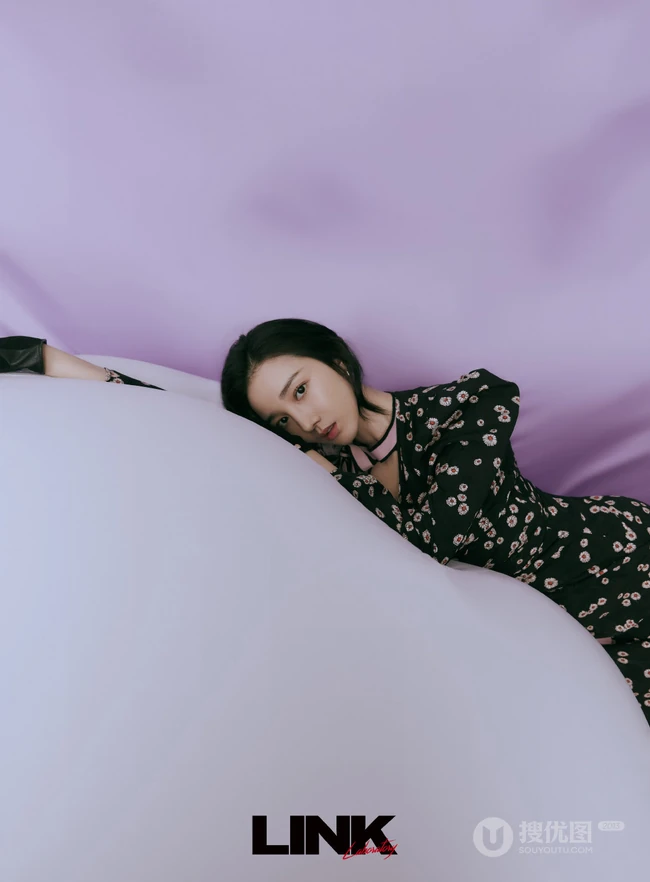 陈小纭轻松驾驭百变风格，时尚靓丽写真杂志图片