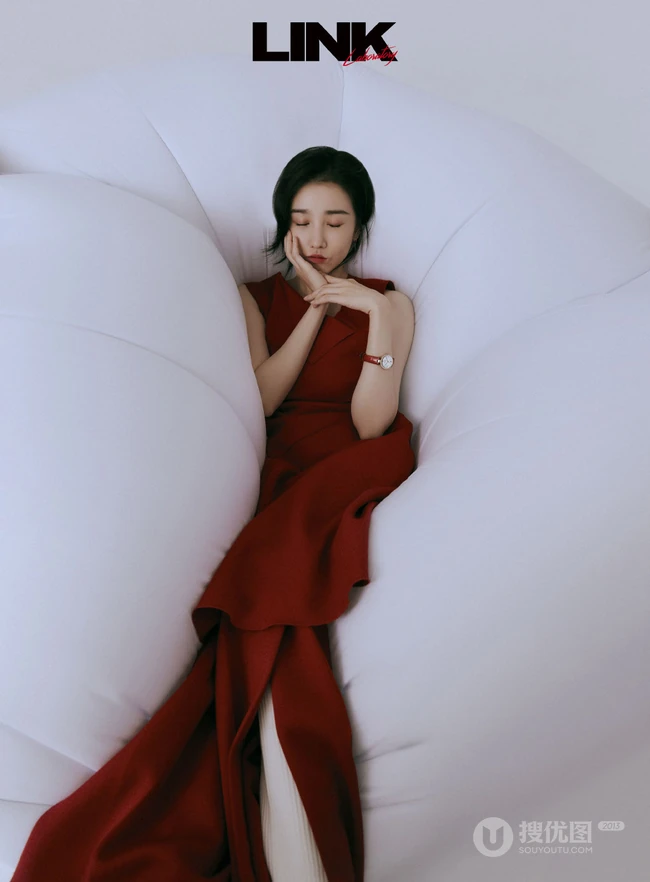 陈小纭轻松驾驭百变风格，时尚靓丽写真杂志图片