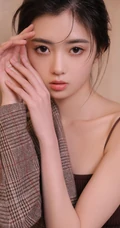 精选高颜值漂亮少女少女肩带连体衣穿着显白皙肌肤线条感室内写真图片集