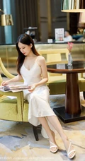 身形匀称气质女生嫩模月音瞳肩带白裙礼服气质柔美气质写真图片集
