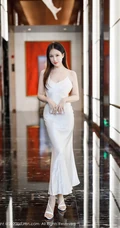身形匀称气质女生嫩模月音瞳肩带白裙礼服气质柔美气质写真图片集