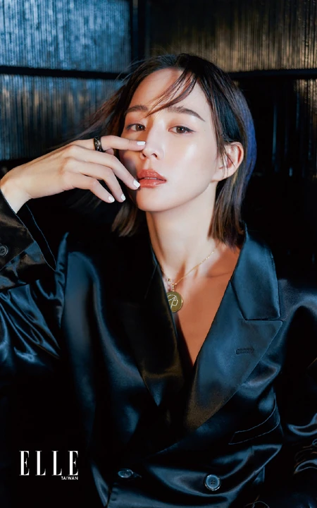 张钧甯2020最新ELLE TAIWAN十二月封面写真图片