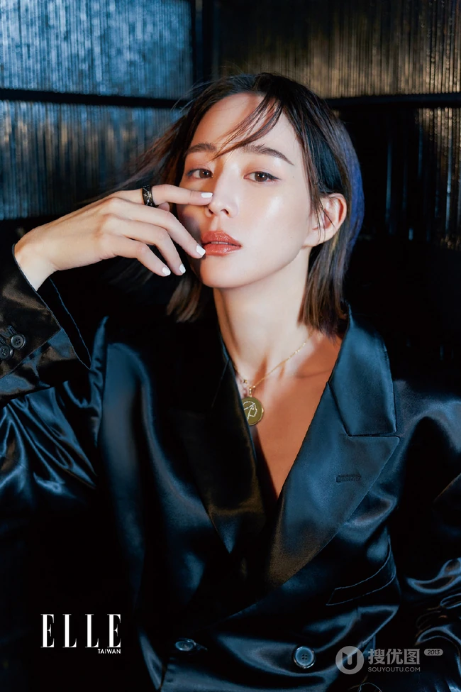 张钧甯2020最新ELLE TAIWAN十二月封面写真图片
