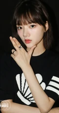 少女任敏个性黑色运动连衣裙《演员请就位》宣传写真照片