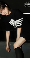 少女任敏个性黑色运动连衣裙《演员请就位》宣传写真照片
