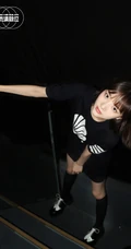 少女任敏个性黑色运动连衣裙《演员请就位》宣传写真照片