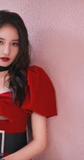 陈昕葳红色公主裙蕾丝手套高筒靴甜美优雅写真图片