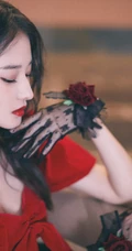 陈昕葳红色公主裙蕾丝手套高筒靴甜美优雅写真图片