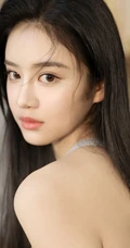 大眼睛高鼻梁长发少女短款装运动背心牛仔裤厨房写真显完美纤细线条