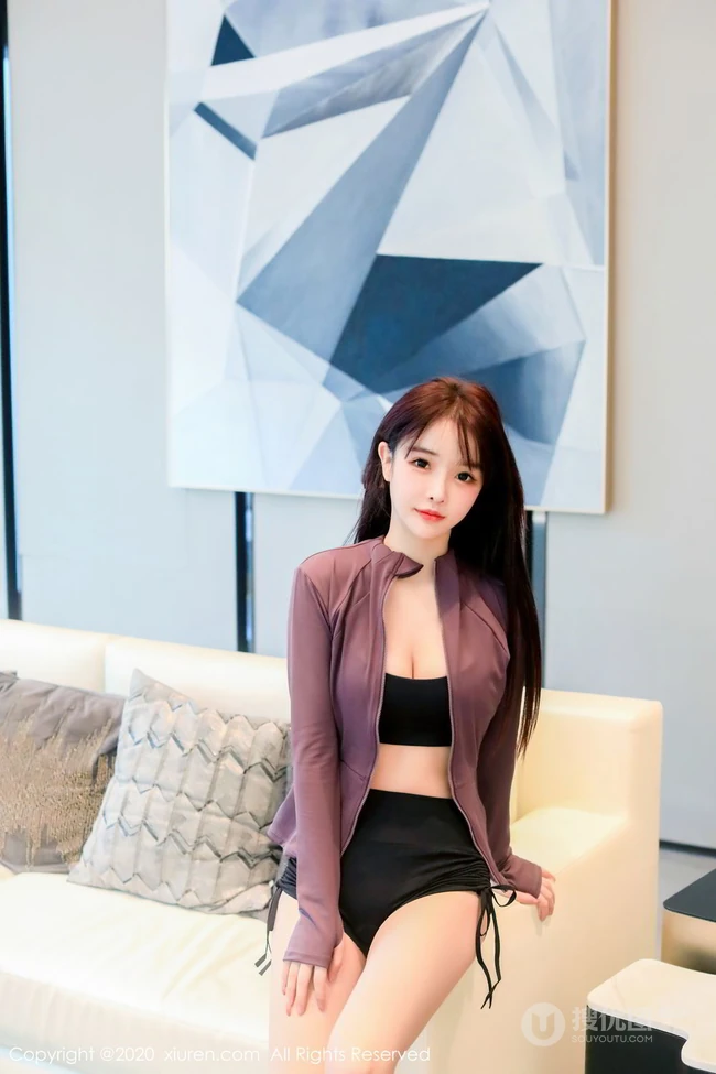 清甜秀美，肌肤雪白少女南初妹妹气质紧身运动礼裙背心短裤街拍图集（一）