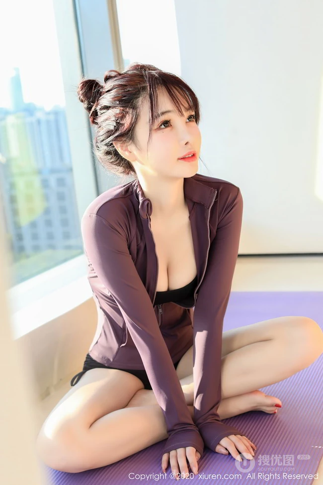 清甜秀美，肌肤雪白少女南初妹妹气质紧身运动礼裙背心短裤街拍图集（一）