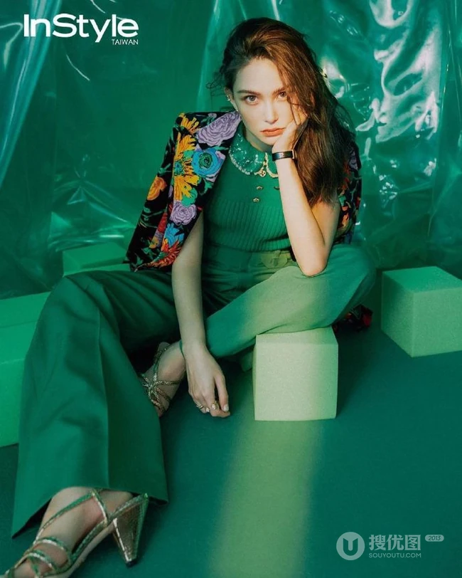 昆凌时尚花衣酷美杂志写真图片