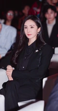 杨幂霸道女总裁范全黑LOOK西服套装出席活动气质美照图片