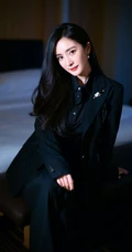 杨幂霸道女总裁范全黑LOOK西服套装出席活动气质美照图片