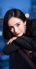 杨幂霸道女总裁范全黑LOOK西服套装出席活动气质美照图片