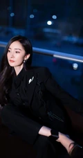 杨幂霸道女总裁范全黑LOOK西服套装出席活动气质美照图片