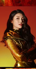 徐冬冬黄金色铠甲着身化身神奇女侠，大秀气质有致身材曲线