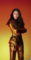 徐冬冬黄金色铠甲着身化身神奇女侠，大秀气质有致身材曲线