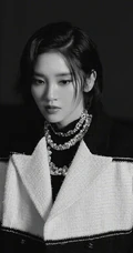 唐艺昕帅气清爽街头风短发，绑发造型打扮黑白写真美照