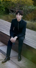 陈立农全黑look休闲衣穿搭化身翩翩公子帅气动人写真照