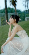 王悦伊气质时尚白色礼裙纱裙穿着出席某活动超美写真照
