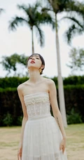 王悦伊气质时尚白色礼裙纱裙穿着出席某活动超美写真照