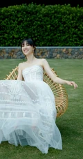 王悦伊气质时尚白色礼裙纱裙穿着出席某活动超美写真照