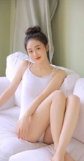 双眼皮 丸子头 沙发女生 紧身连体衣 跳舞服 漂亮线条感少女写真