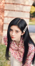 鞠婧祎小碎花印花衬衫清新清新户外写真图片