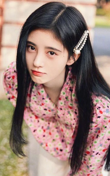 鞠婧祎小碎花印花衬衫清新清新户外写真图片