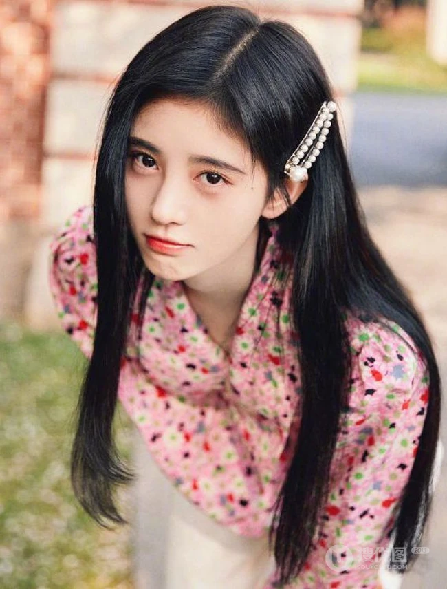 鞠婧祎小碎花印花衬衫清新清新户外写真图片