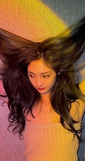 周洁琼俏皮可爱礼裙衣牛仔裤穿搭写真美照