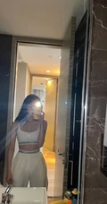 周洁琼动感十足运动背心长裤搭配牛仔衣元气写真美照