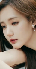 李一桐气质好看礼裙礼服长裙着身眼神迷离写真美照