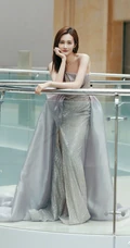 李一桐气质好看礼裙礼服长裙着身眼神迷离写真美照