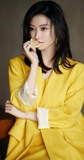 景甜气质优雅yellow 黄西服连衣裙套装着身甜美写真照片
